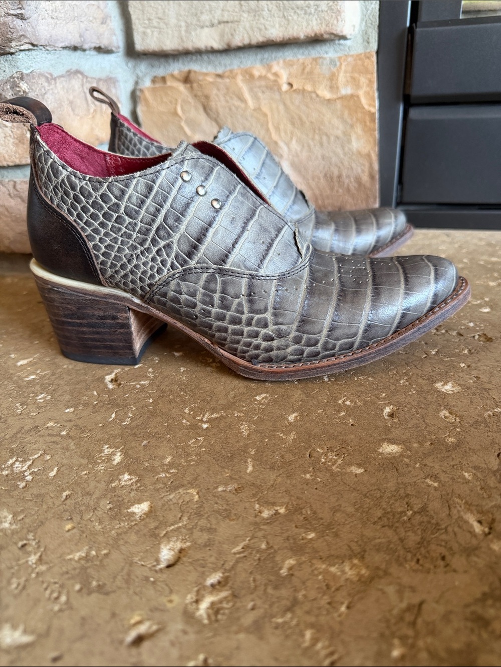 Freebird by Steven - Sadie Gray Croc-Embossed Leather Western Heel Booties sz 7